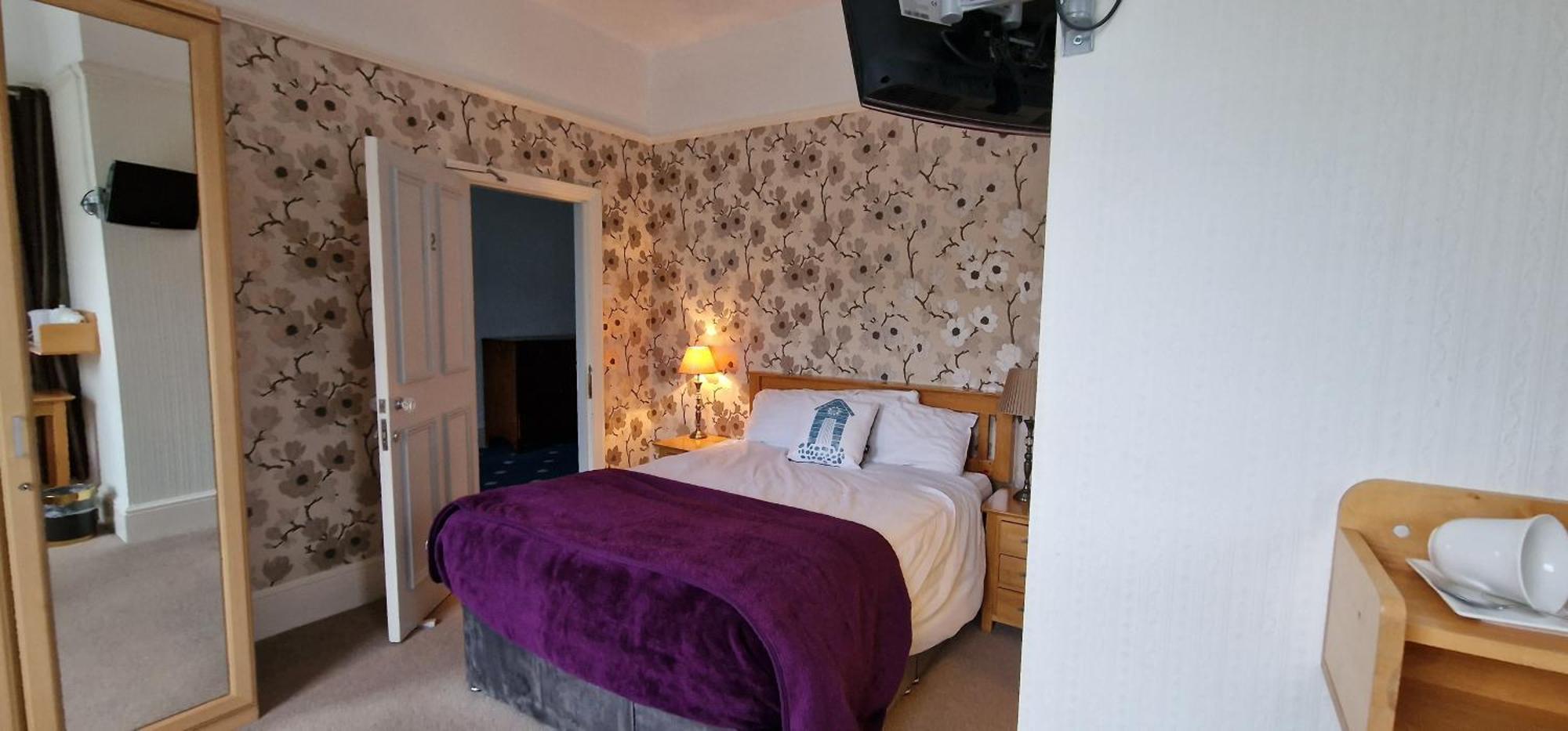 Hazeldene Hotel Aberaeron Exterior photo