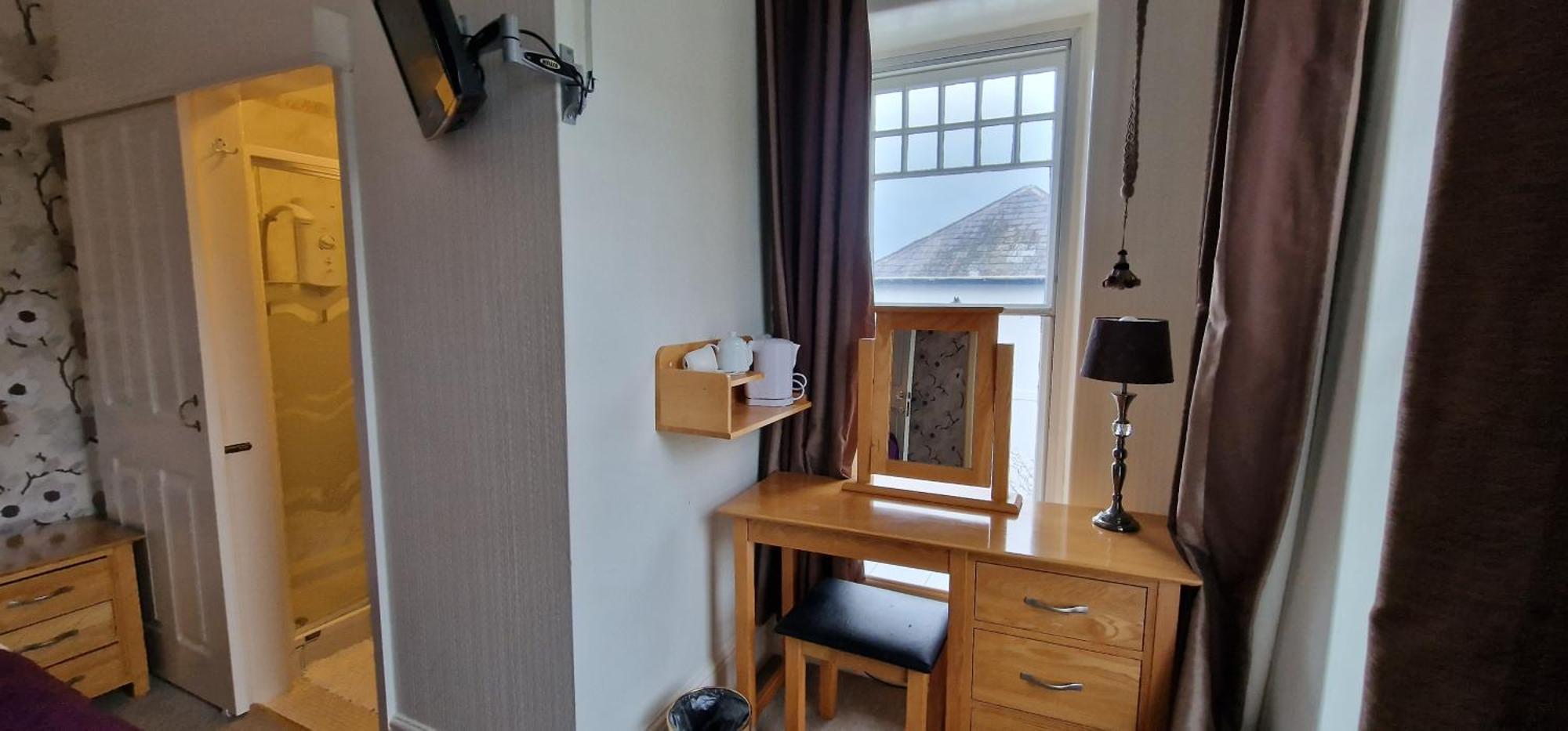 Hazeldene Hotel Aberaeron Exterior photo